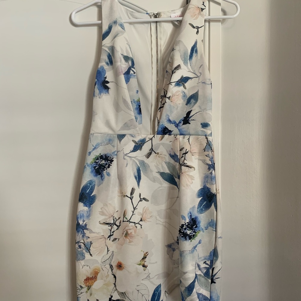 Low cut short dress